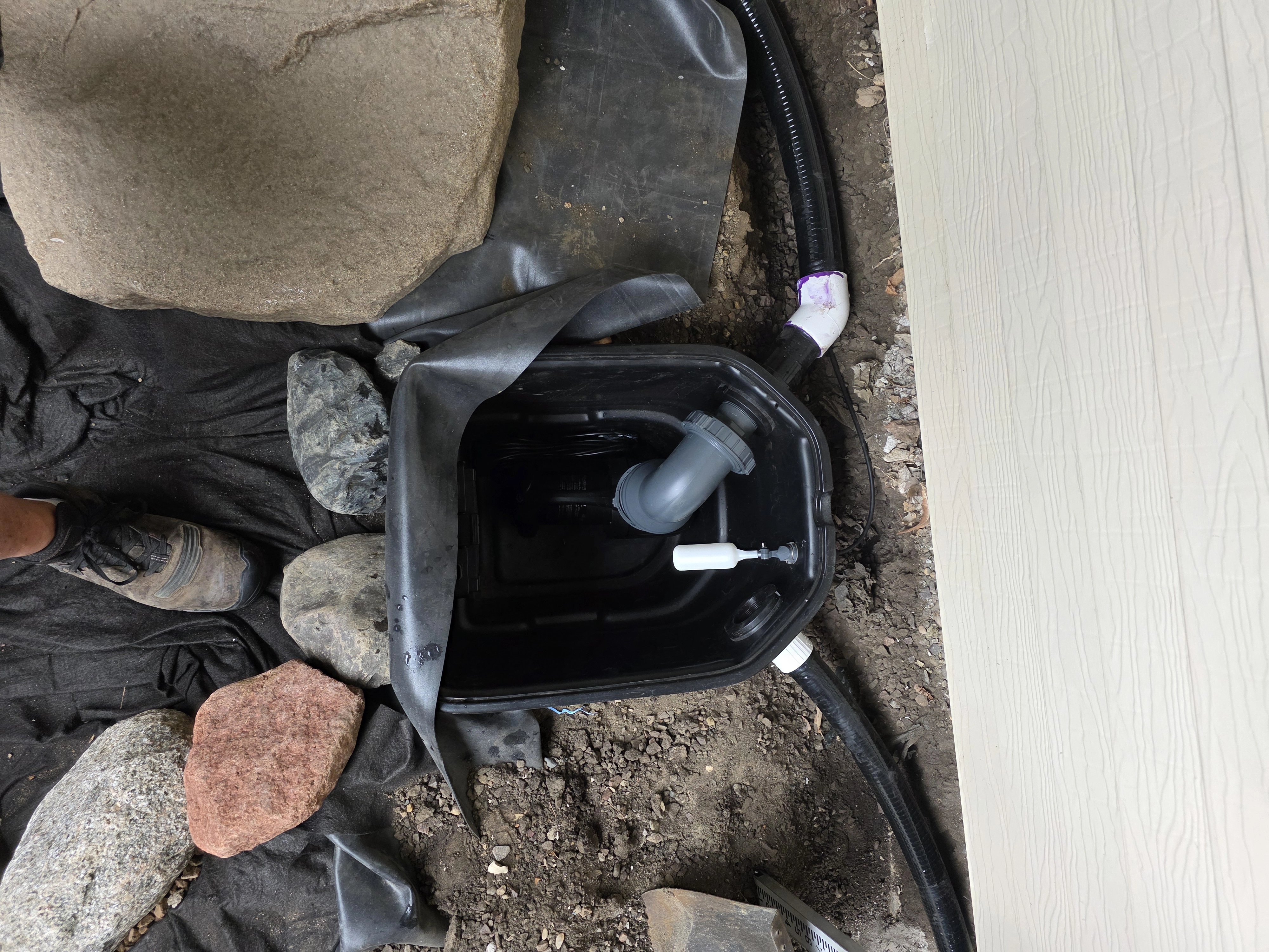 Clean ecosystem pond filtration system with skimmer and circulation components